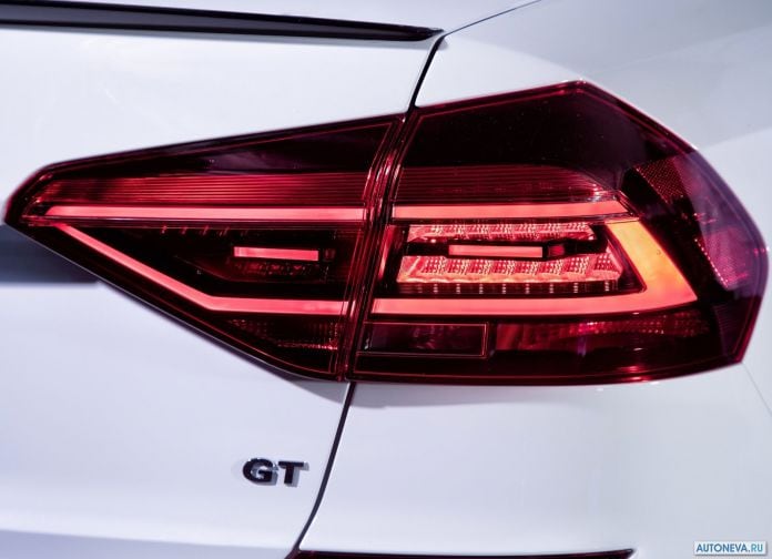 2018 Volkswagen Passat GT US-version - фотография 18 из 24