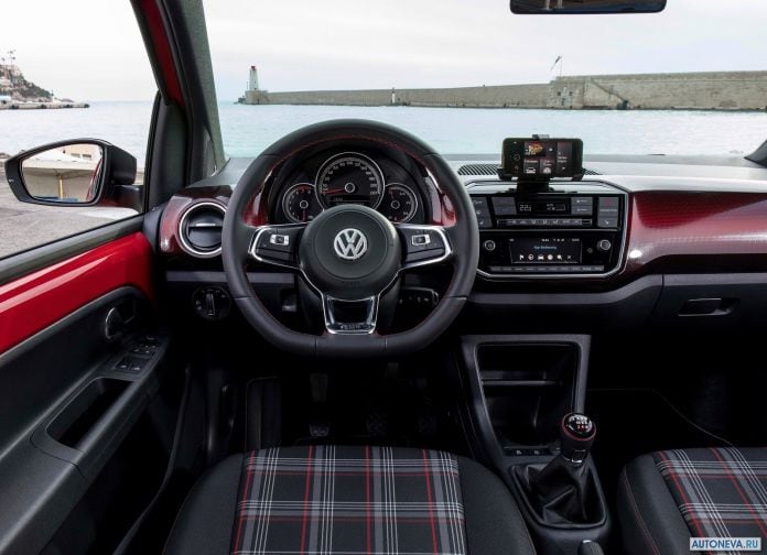 2018 Volkswagen Up GTI - фотография 30 из 36
