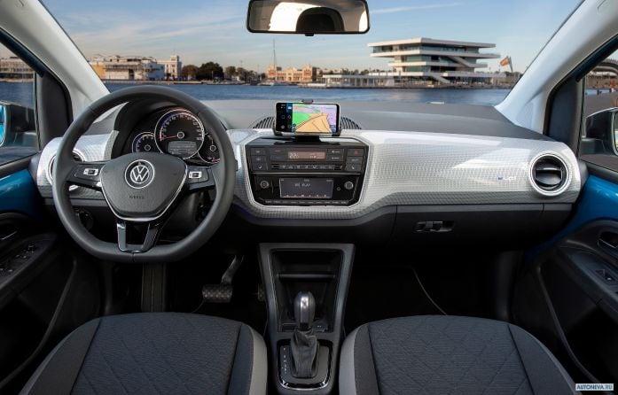 2020 Volkswagen e-up - фотография 38 из 40 2020 Volkswagen e-up - фотография 38 из 40