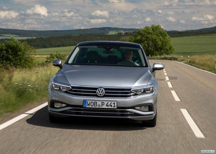 2020 Volkswagen Passat Highline - фотография 2 из 33