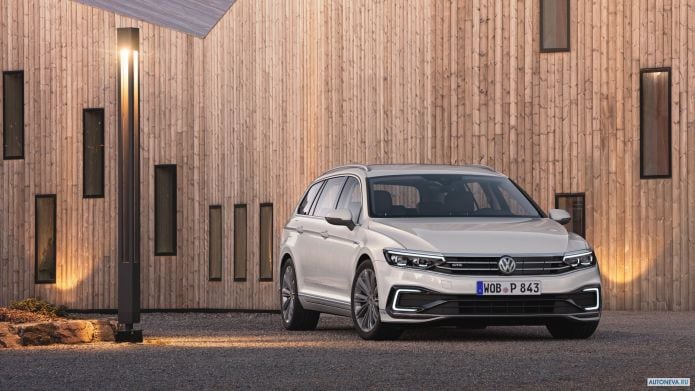 2020 Volkswagen Passat Variant GTE - фотография 3 из 22