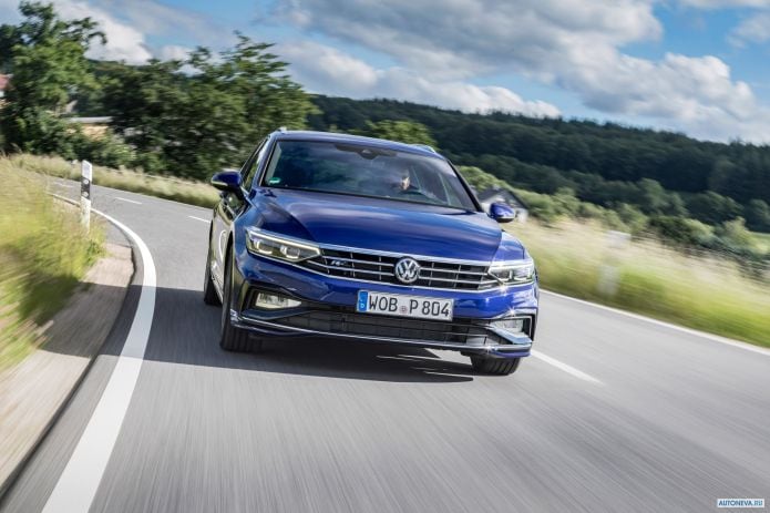 2020 Volkswagen Passat Variant R-line - фотография 1 из 40