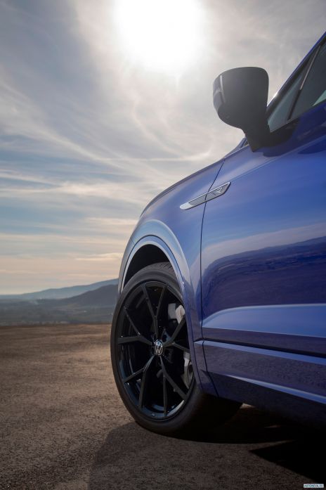 2021 Volkswagen Touareg R - фотография 39 из 40 2021 Volkswagen Touareg R - фотография 39 из 40
