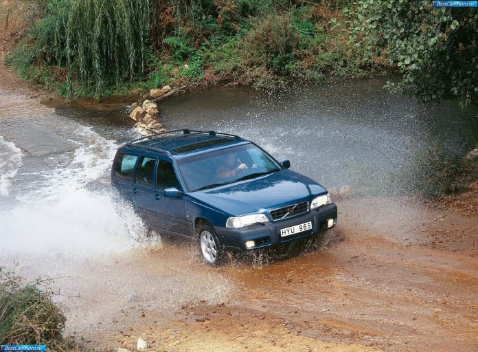 1999 Volvo V70 XC - фотография 1 из 5