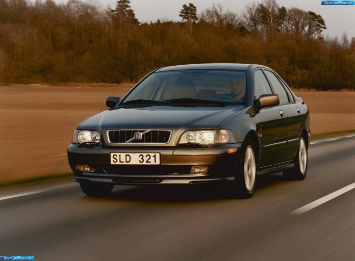 2001 Volvo S40 - фотография 1 из 58