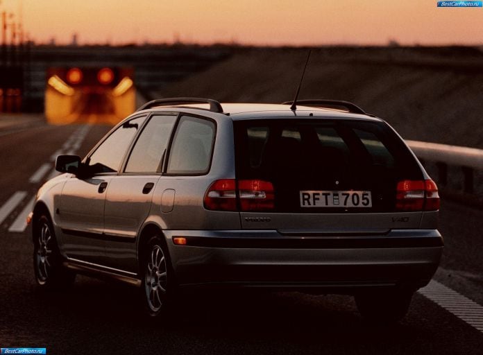 2001 Volvo V40 - фотография 17 из 37