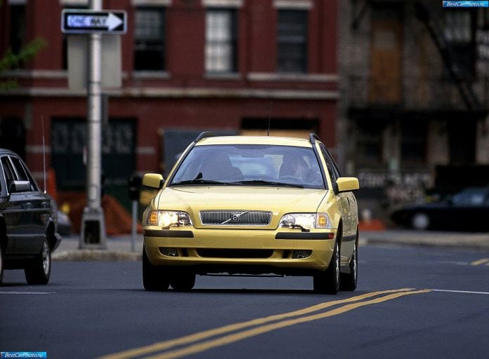 2001 Volvo V40 - фотография 21 из 37