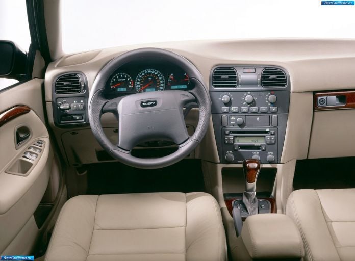 2001 Volvo V40 - фотография 26 из 37