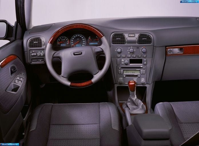 2001 Volvo V40 - фотография 27 из 37