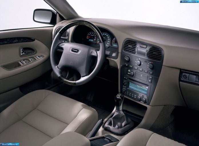 2001 Volvo V40 - фотография 28 из 37