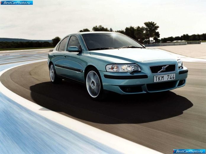 2003 Volvo S60 R - фотография 2 из 35