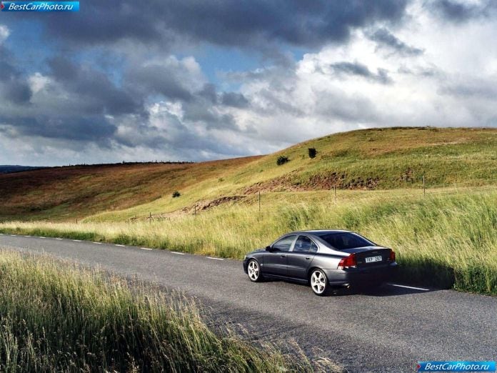 2003 Volvo S60 R - фотография 23 из 35