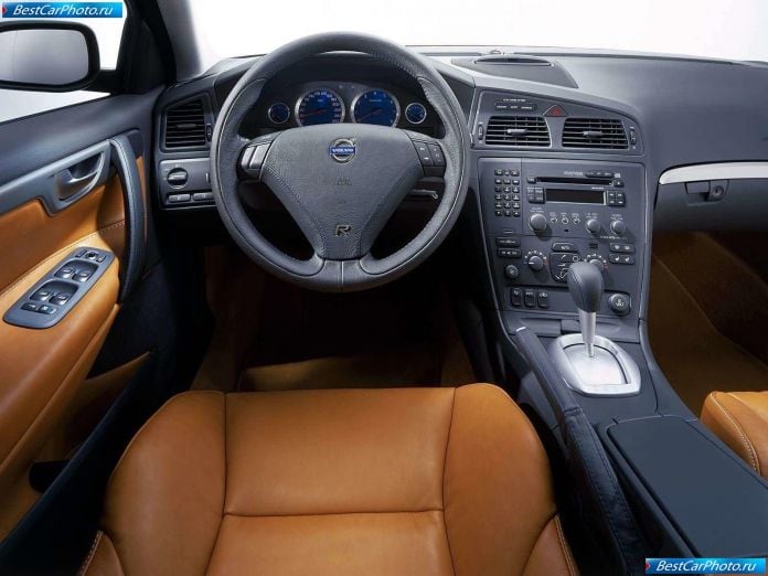 2003 Volvo S60 R - фотография 26 из 35