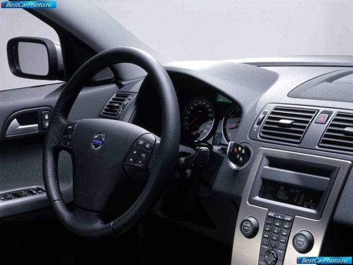 2004 Volvo S40 - фотография 19 из 39