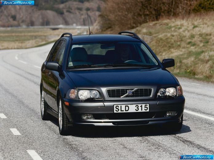 2004 Volvo V40 - фотография 2 из 8