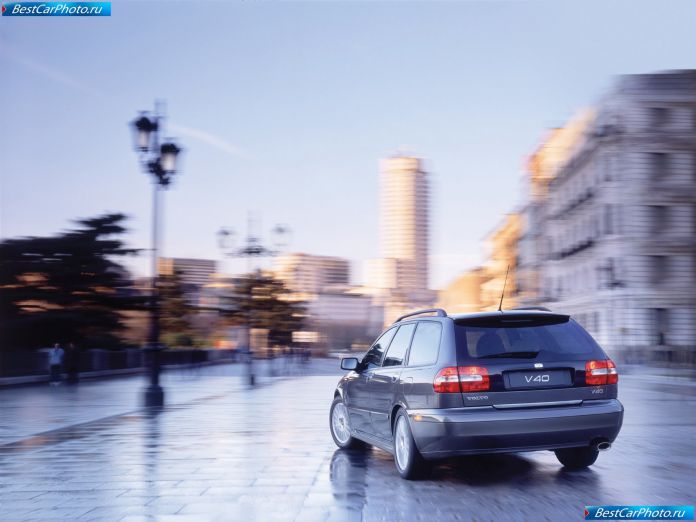 2004 Volvo V40 - фотография 4 из 8