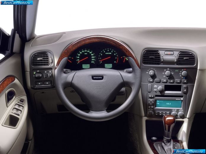 2004 Volvo V40 - фотография 6 из 8