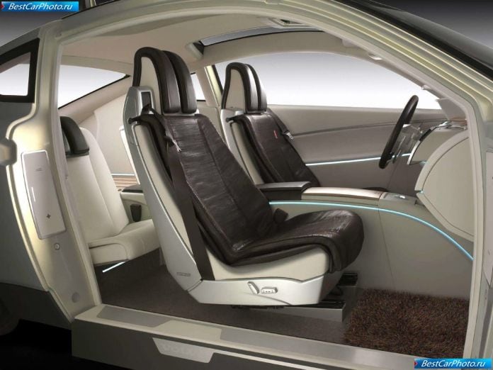 2004 Volvo Ycc Concept - фотография 17 из 39