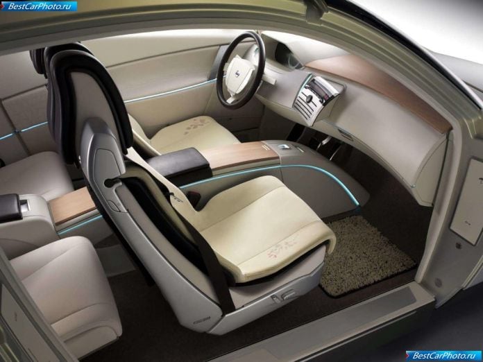 2004 Volvo Ycc Concept - фотография 18 из 39