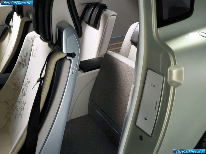 2004 Volvo Ycc Concept - фотография 25 из 39