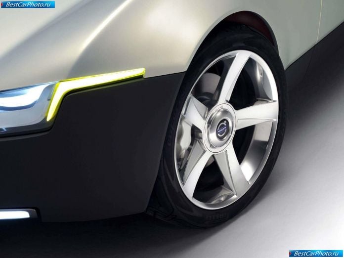 2004 Volvo Ycc Concept - фотография 28 из 39