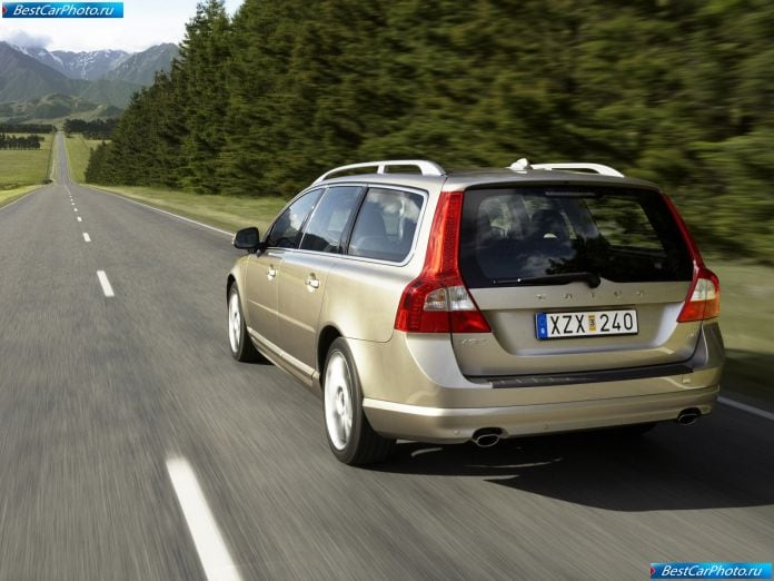 2008 Volvo V70 - фотография 13 из 31