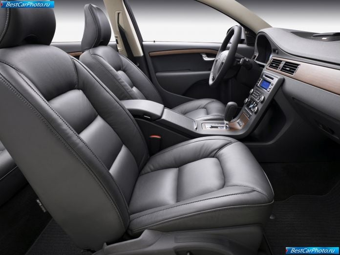 2008 Volvo V70 - фотография 16 из 31