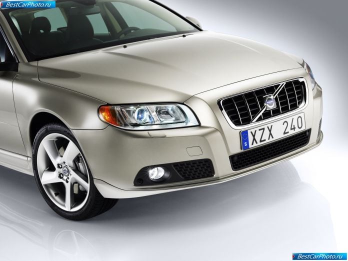 2008 Volvo V70 - фотография 18 из 31