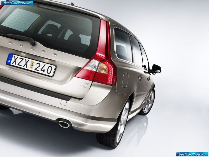 2008 Volvo V70 - фотография 19 из 31
