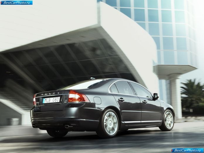 2010 Volvo S80 - фотография 8 из 25