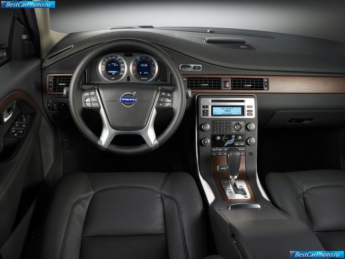 2010 Volvo S80 - фотография 12 из 25