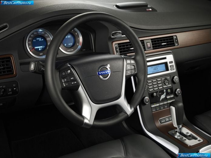 2010 Volvo S80 - фотография 13 из 25