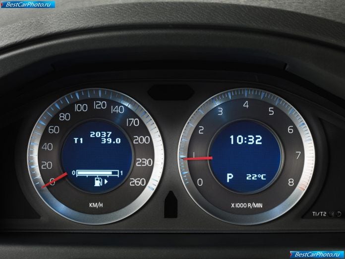 2010 Volvo S80 - фотография 17 из 25