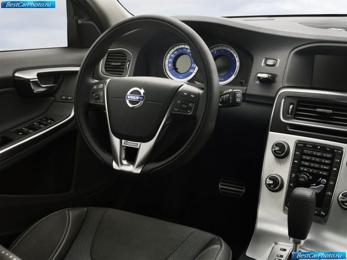2011 Volvo S60 R-design - фотография 6 из 9