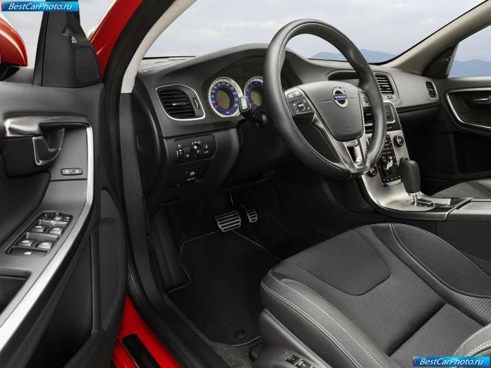2011 Volvo V60 R-design - фотография 8 из 9