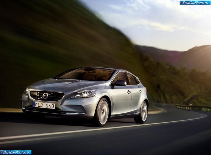 2013 Volvo V40 - фотография 1 из 19