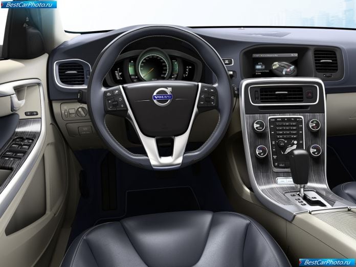 2013 Volvo V60 Plug-in Hybrid - фотография 11 из 21