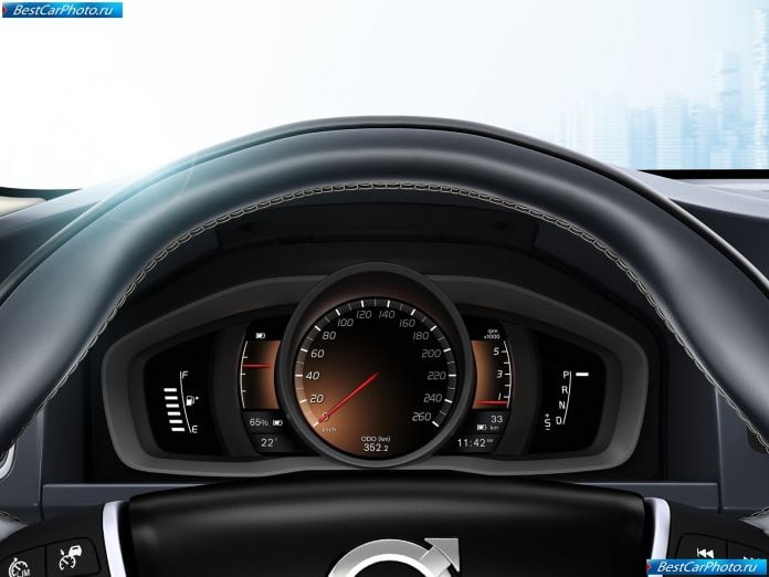 2013 Volvo V60 Plug-in Hybrid - фотография 12 из 21
