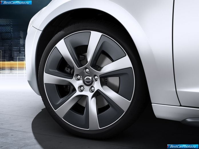 2013 Volvo V60 Plug-in Hybrid - фотография 18 из 21
