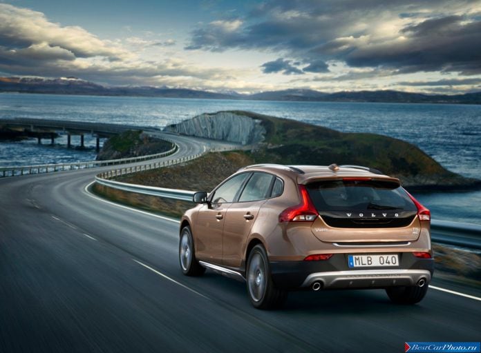 2013 Volvo V40 Cross Country - фотография 6 из 28