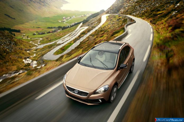 2013 Volvo V40 Cross Country - фотография 7 из 28