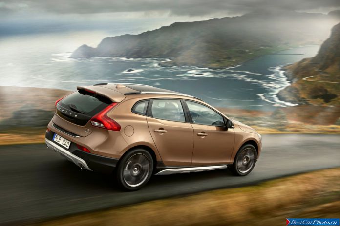 2013 Volvo V40 Cross Country - фотография 8 из 28