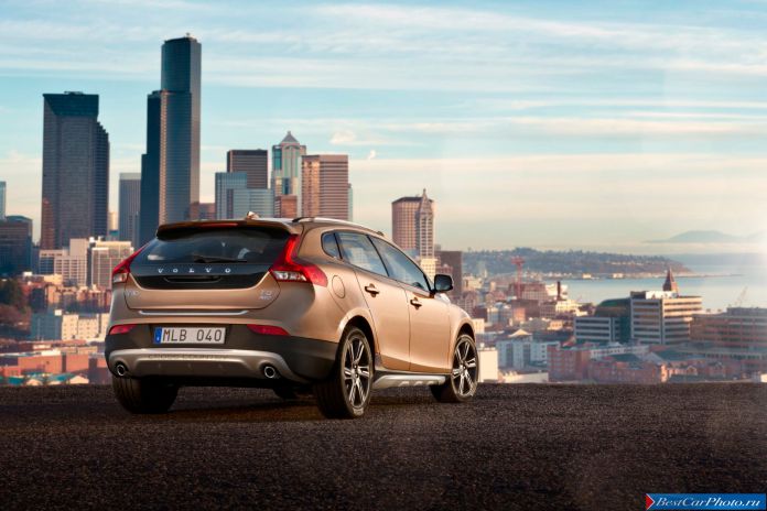 2013 Volvo V40 Cross Country - фотография 9 из 28