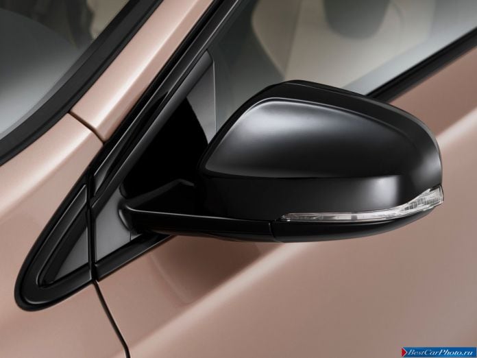 2013 Volvo V40 Cross Country - фотография 13 из 28