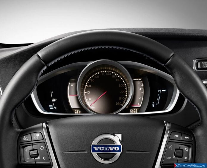 2013 Volvo V40 Cross Country - фотография 18 из 28