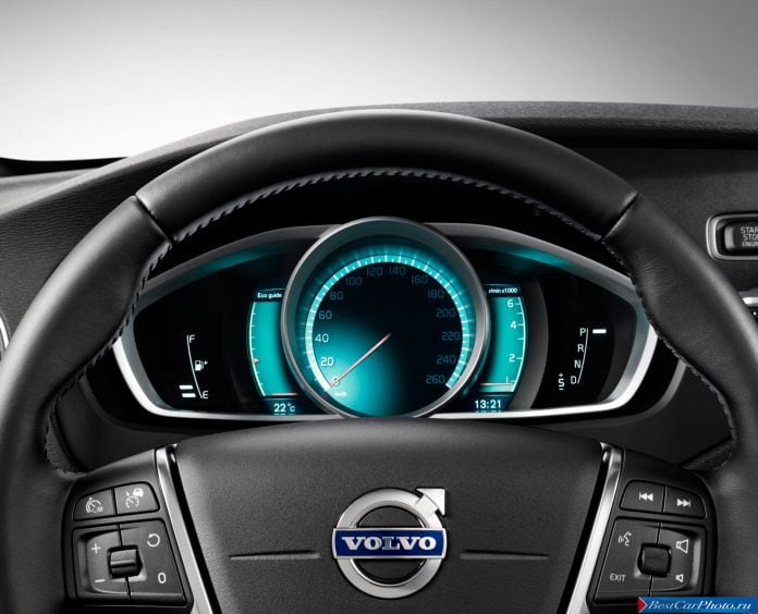 2013 Volvo V40 Cross Country - фотография 19 из 28