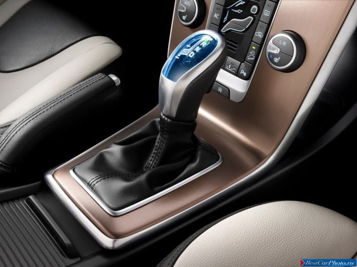2013 Volvo V40 Cross Country - фотография 23 из 28