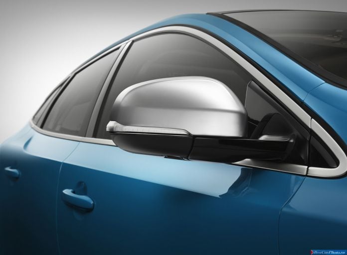 2013 Volvo V40 R-design - фотография 10 из 14