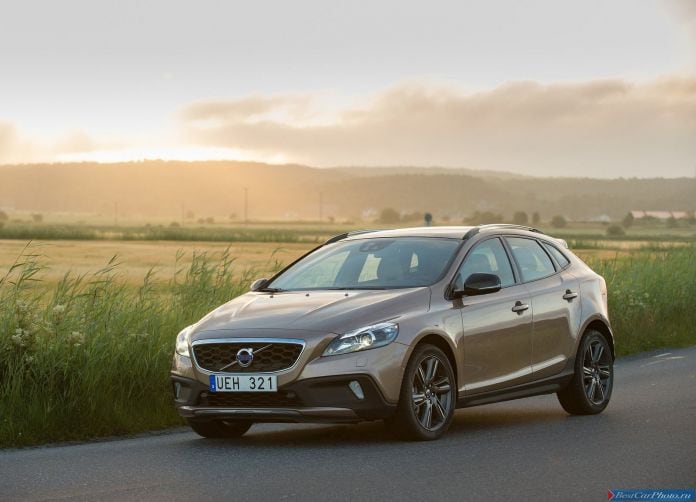 2014 Volvo V40 Cross Country - фотография 1 из 40