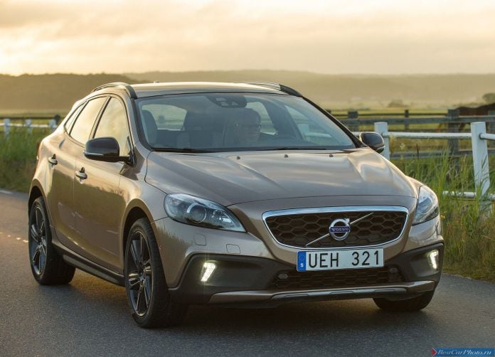 2014 Volvo V40 Cross Country - фотография 2 из 40
